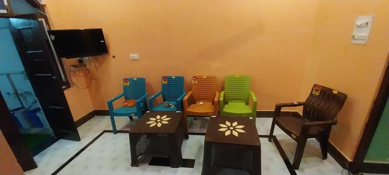 ホテル Aadi Shakti Bhawan Ayodhya エクステリア 写真